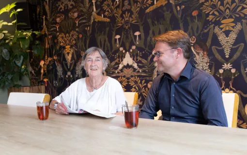 Mevrouw Visser kreeg een staaroperatie bij de Helene Schweitzer kliniek.