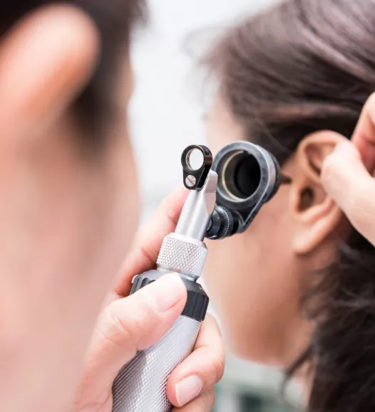 Gehoorvermindering, oorsuizen of evenwichtsproblemen door brughoektumor, behandelbaar bij de Helene Schweitzer kliniek.