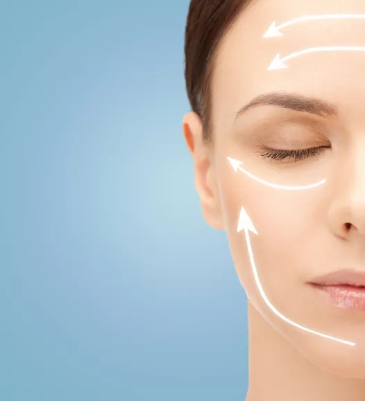 Facelift operatie bij de Helene Schweitzer kliniek waarbij plooien en rimpels van de gezichtshuid worden strakgetrokken.