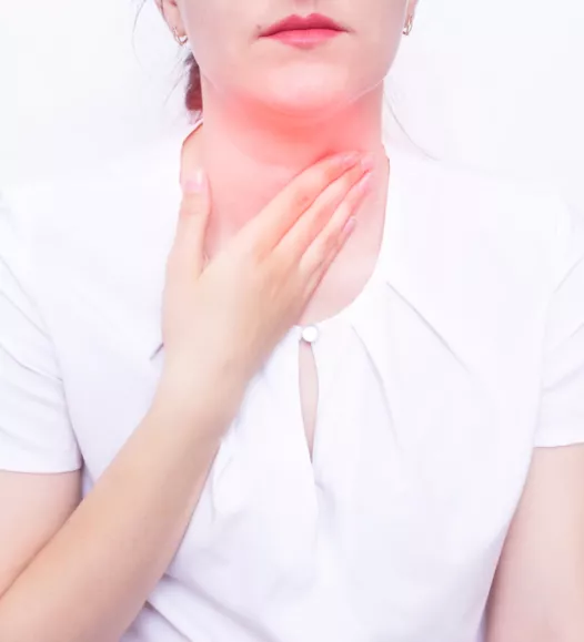 Persoon met heesheid, stemverlies, pijn bij praten. Stembandonderzoek en behandeling is mogelijk bij de Helene Schweitzer kliniek.