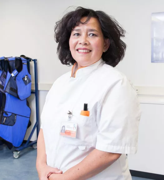 Verpleegkundig specialist bij het pijnbehandelcentrum Tanja Hamm-Faber. Bij het pijnbehandelcentrum van het Albert Schweitzer ziekenhuis doen we wetenschappelijk onderzoek naar pijn.