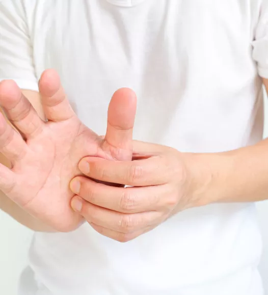 Skiduim - scheur of verrekte gewrichtsband van de duim. Te behandelen bij de Helene Schweitzer kliniek.