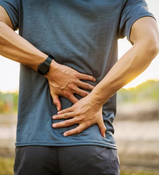 Rugpijn door hernia - behandelingen pijnbestrijding mogelijk bij de Helene Schweitzer kliniek.