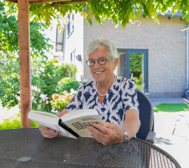Alles verliep op rolletjes bij de staaroperatie van Jet van der Steen - behandeld bij de Helene Schweitzer kliniek.